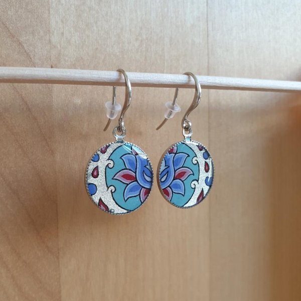 Oplyste blomster og arabesque &oslash;reringe gr&oslash;n/s&oslash;lv/bl&aring;/rosa