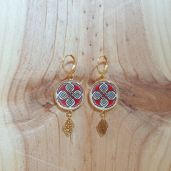 R&oslash;de eller bl&aring; palmetter og guld vedh&aelig;ng &oslash;reringe med fletninger i guld