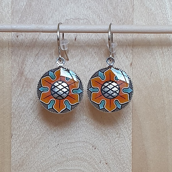 Boucles d'oreille discr&egrave;tes enlumin&eacute;es aux couleurs de l'automne