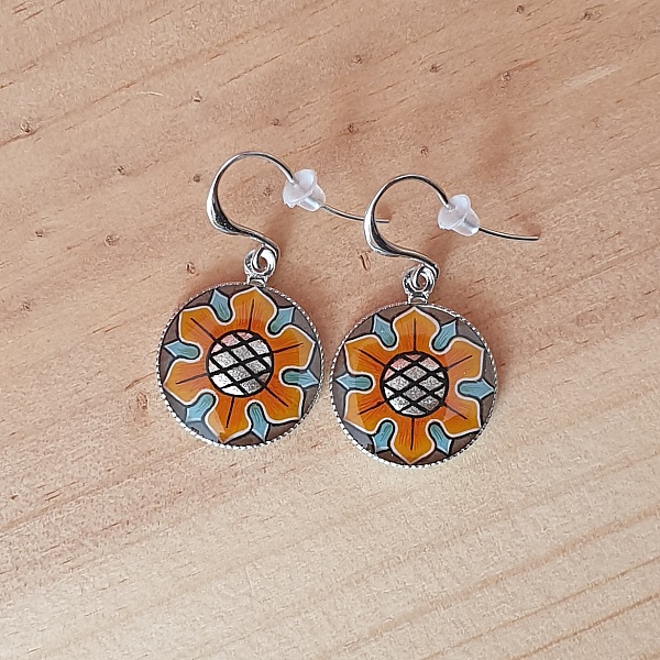 Boucles d'oreille discr&egrave;tes enlumin&eacute;es aux couleurs de l'automne