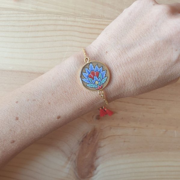 Bracelet r&eacute;glable enluminure fleur orientale bleue