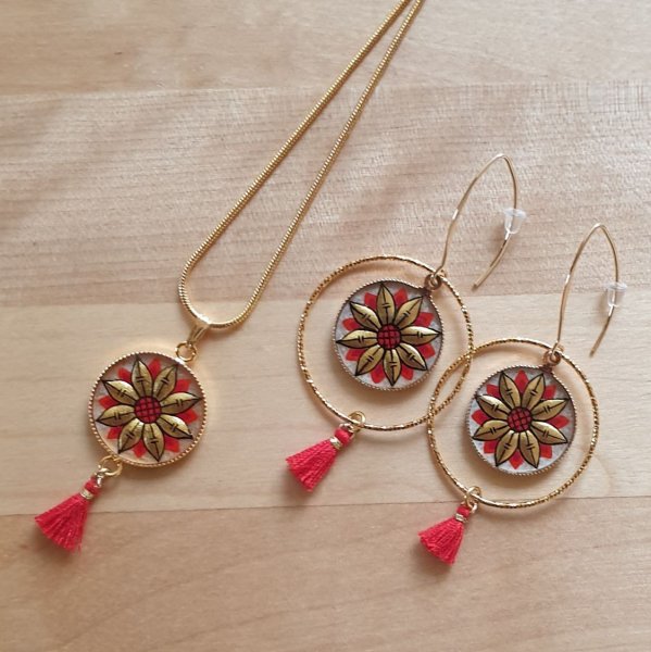 Guld/bl&aring; blomst vedh&aelig;ng halsk&aelig;de p&aring; guldk&aelig;de