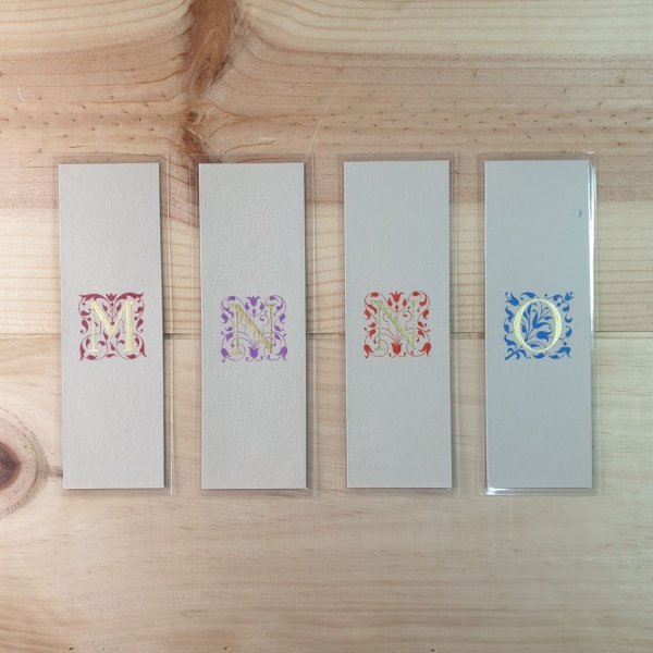 Marque-page enlumin&eacute; initiale or et arabesques