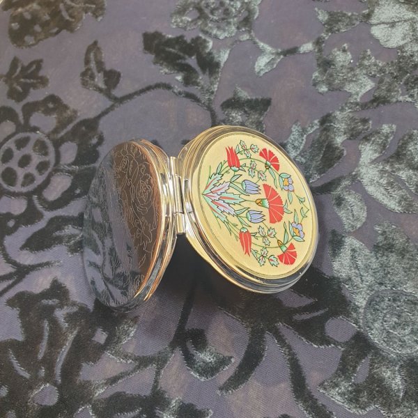 Miroir de sac enluminure fleurs orientales sur parchemin